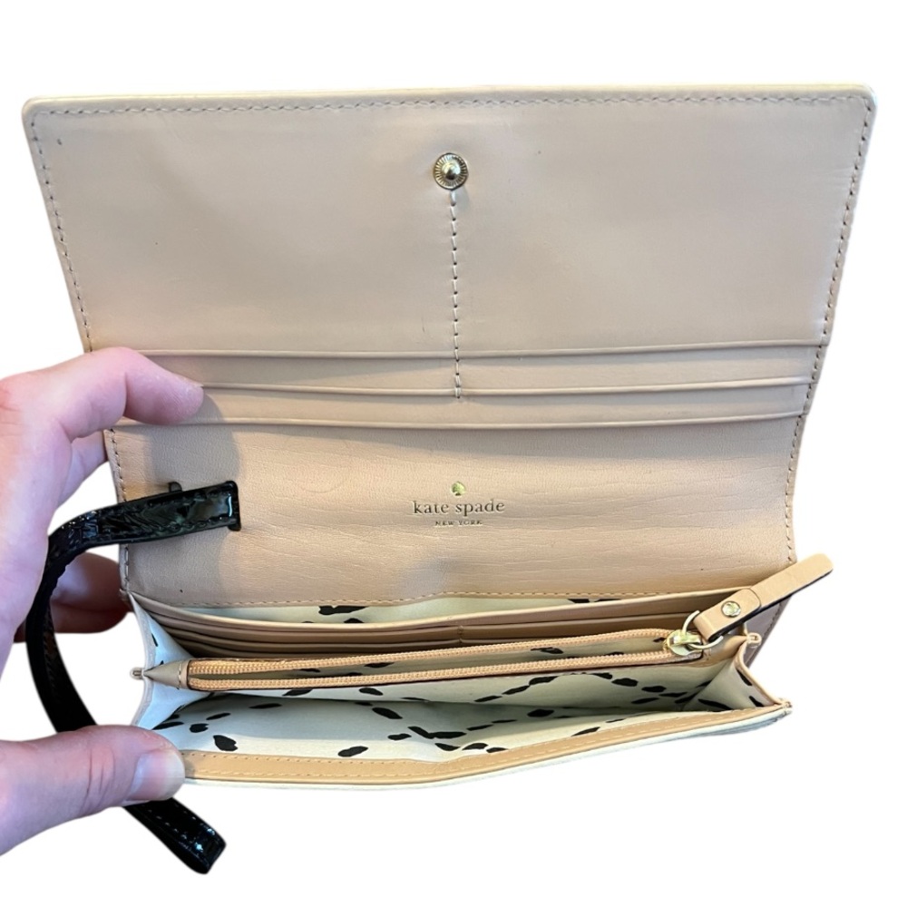 Kate Spade Cream and Black Clutch Wristlet Wallet GUC - Picture 6 of 11